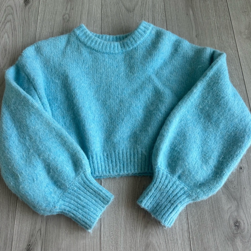 Zara Light Blue Cropped Crew Neck Sweater